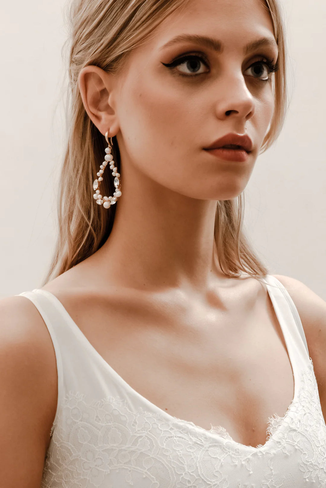 Ella Wired Pearl Earrings E075